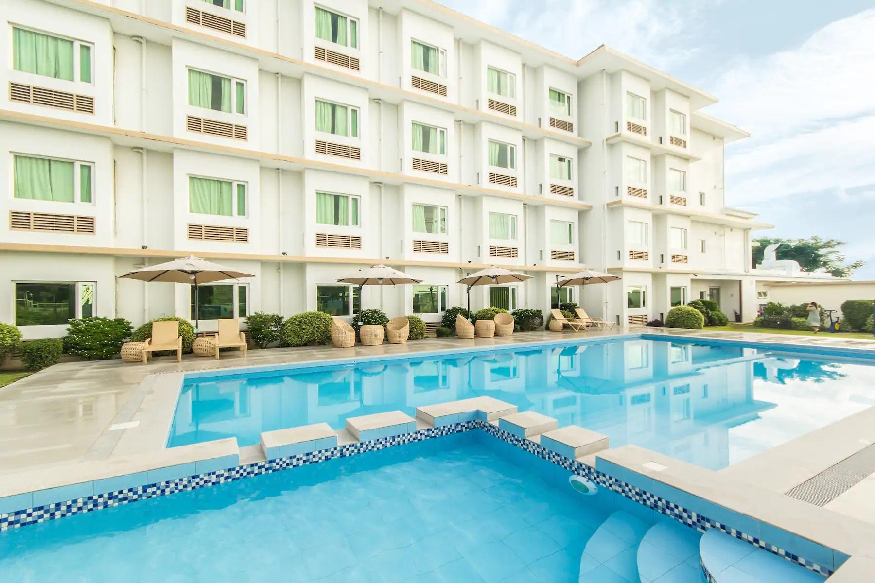 Microtel By Wyndham South Forbes Near Nuvali Santa Rosa  Eksteriør billede
