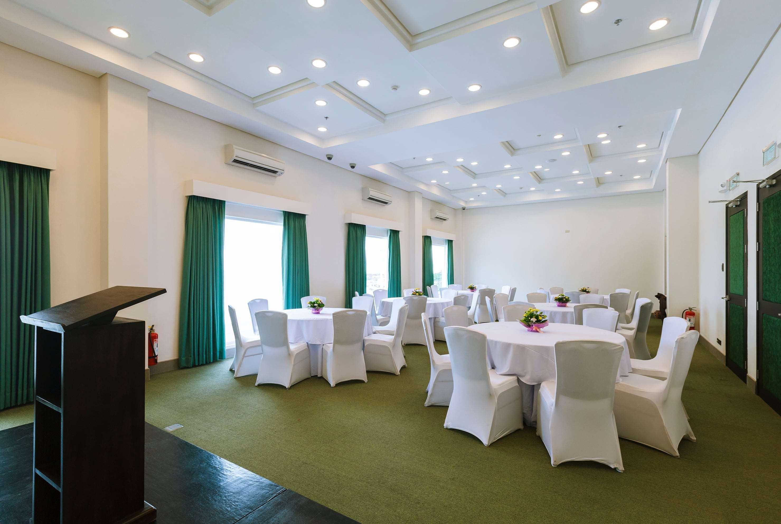 Microtel By Wyndham South Forbes Near Nuvali Santa Rosa  Eksteriør billede
