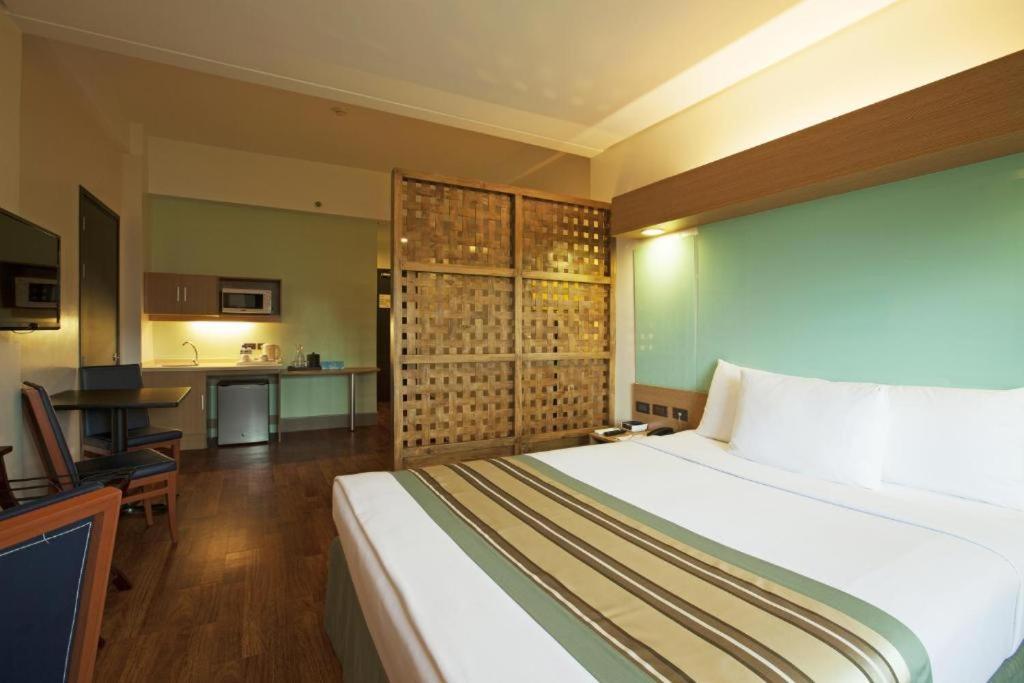 Microtel By Wyndham South Forbes Near Nuvali Santa Rosa  Eksteriør billede