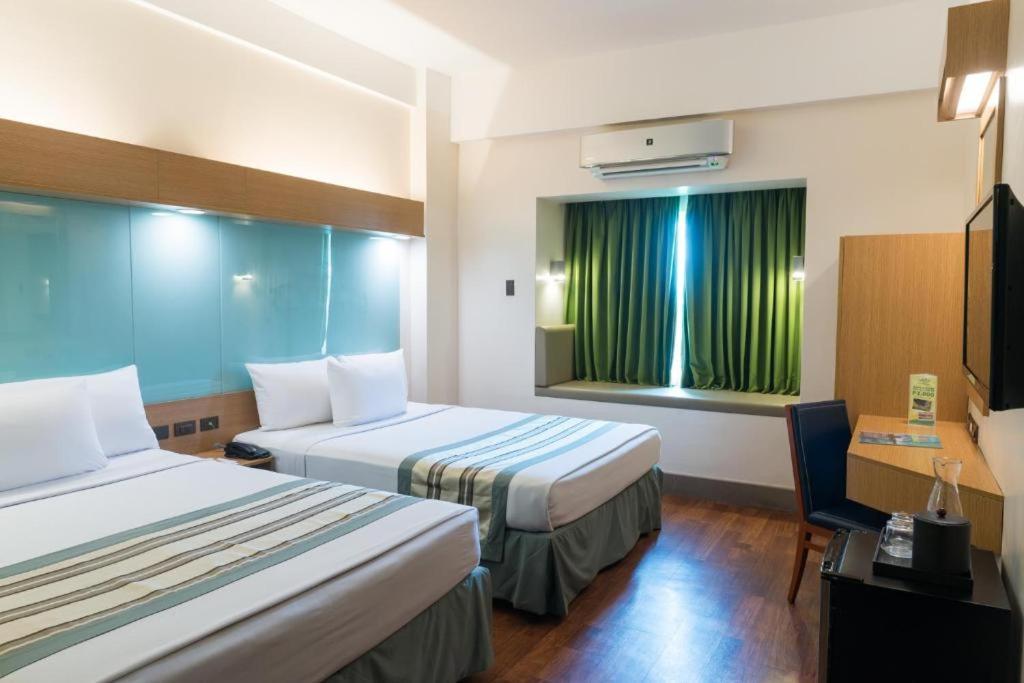 Microtel By Wyndham South Forbes Near Nuvali Santa Rosa  Eksteriør billede