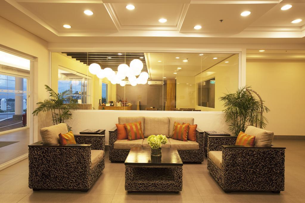 Microtel By Wyndham South Forbes Near Nuvali Santa Rosa  Eksteriør billede