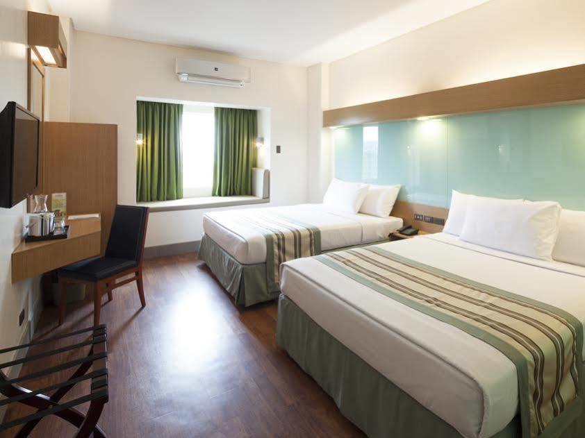 Microtel By Wyndham South Forbes Near Nuvali Santa Rosa  Eksteriør billede