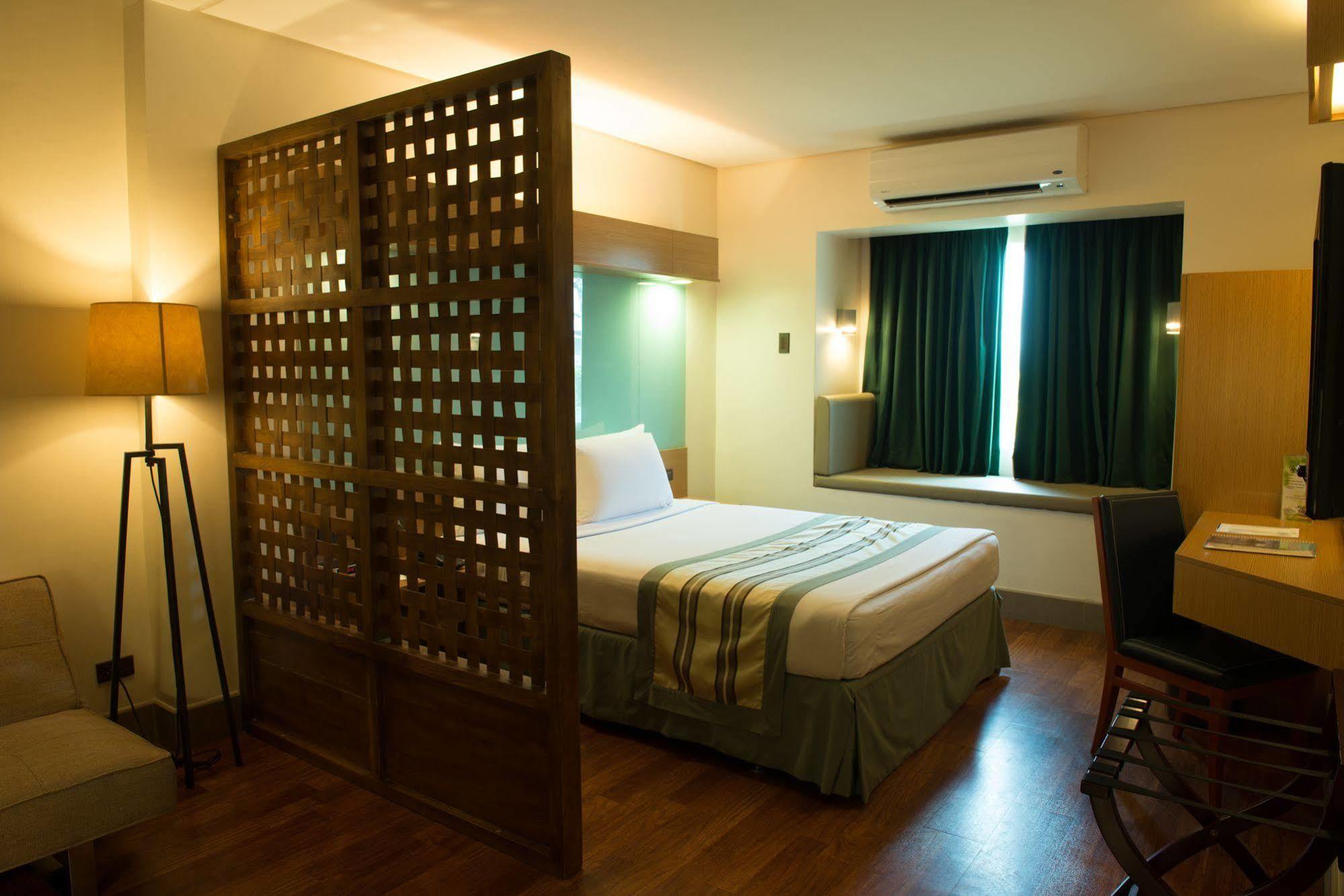 Microtel By Wyndham South Forbes Near Nuvali Santa Rosa  Eksteriør billede