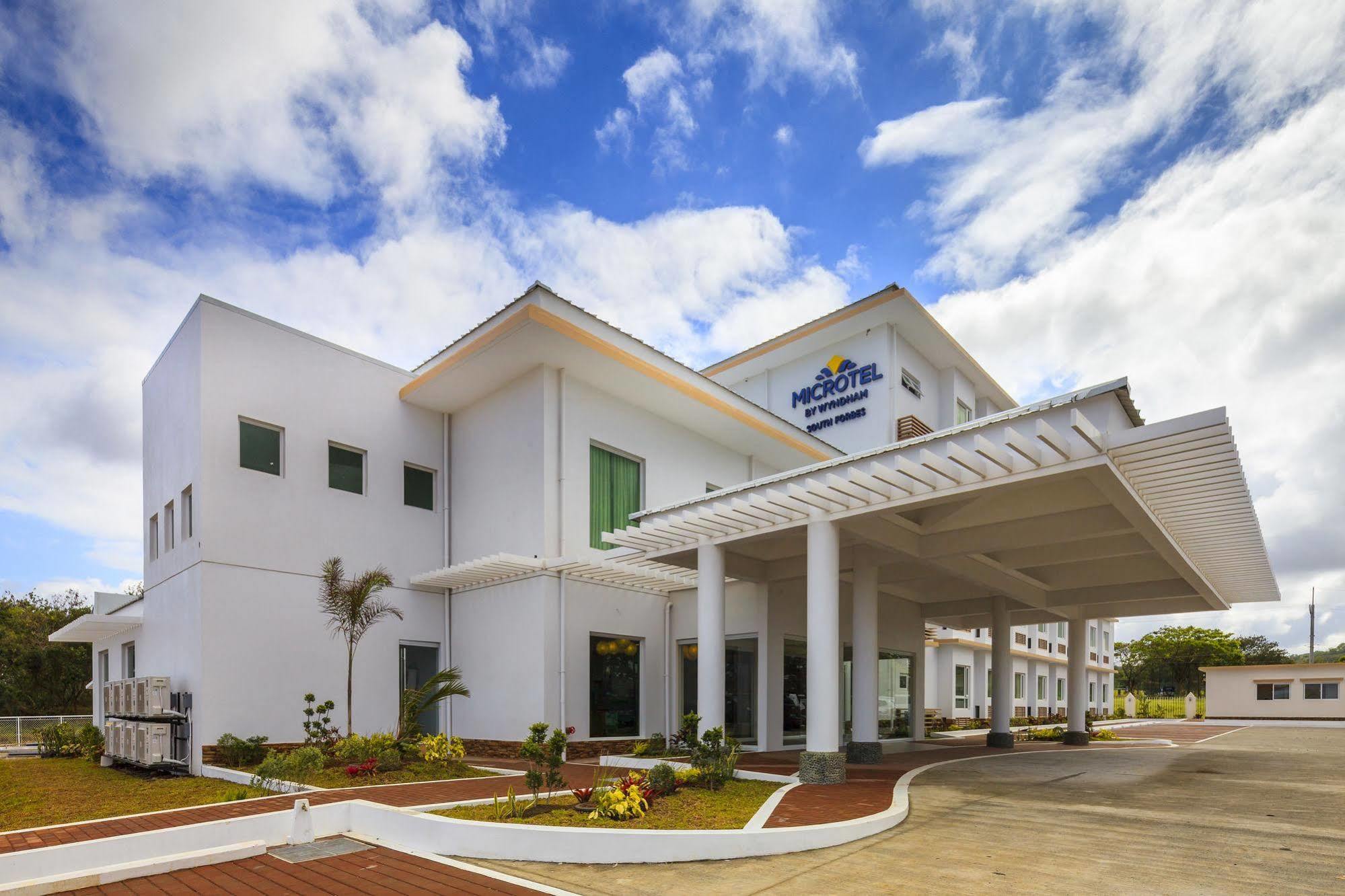 Microtel By Wyndham South Forbes Near Nuvali Santa Rosa  Eksteriør billede