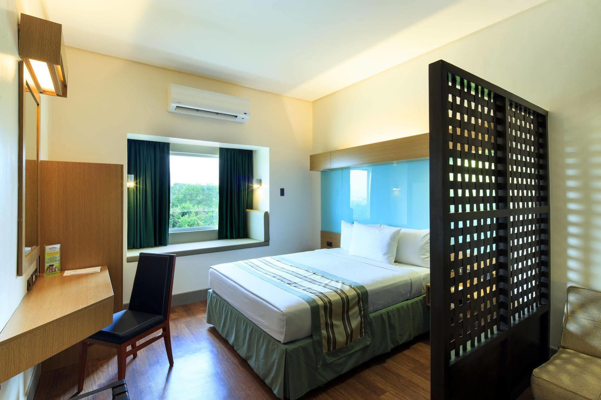 Microtel By Wyndham South Forbes Near Nuvali Santa Rosa  Eksteriør billede