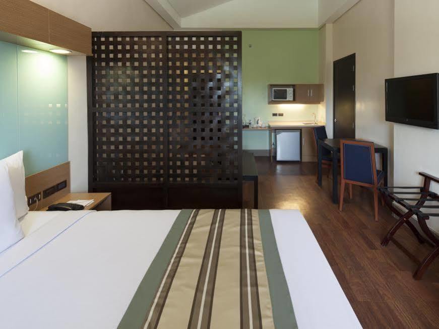 Microtel By Wyndham South Forbes Near Nuvali Santa Rosa  Eksteriør billede