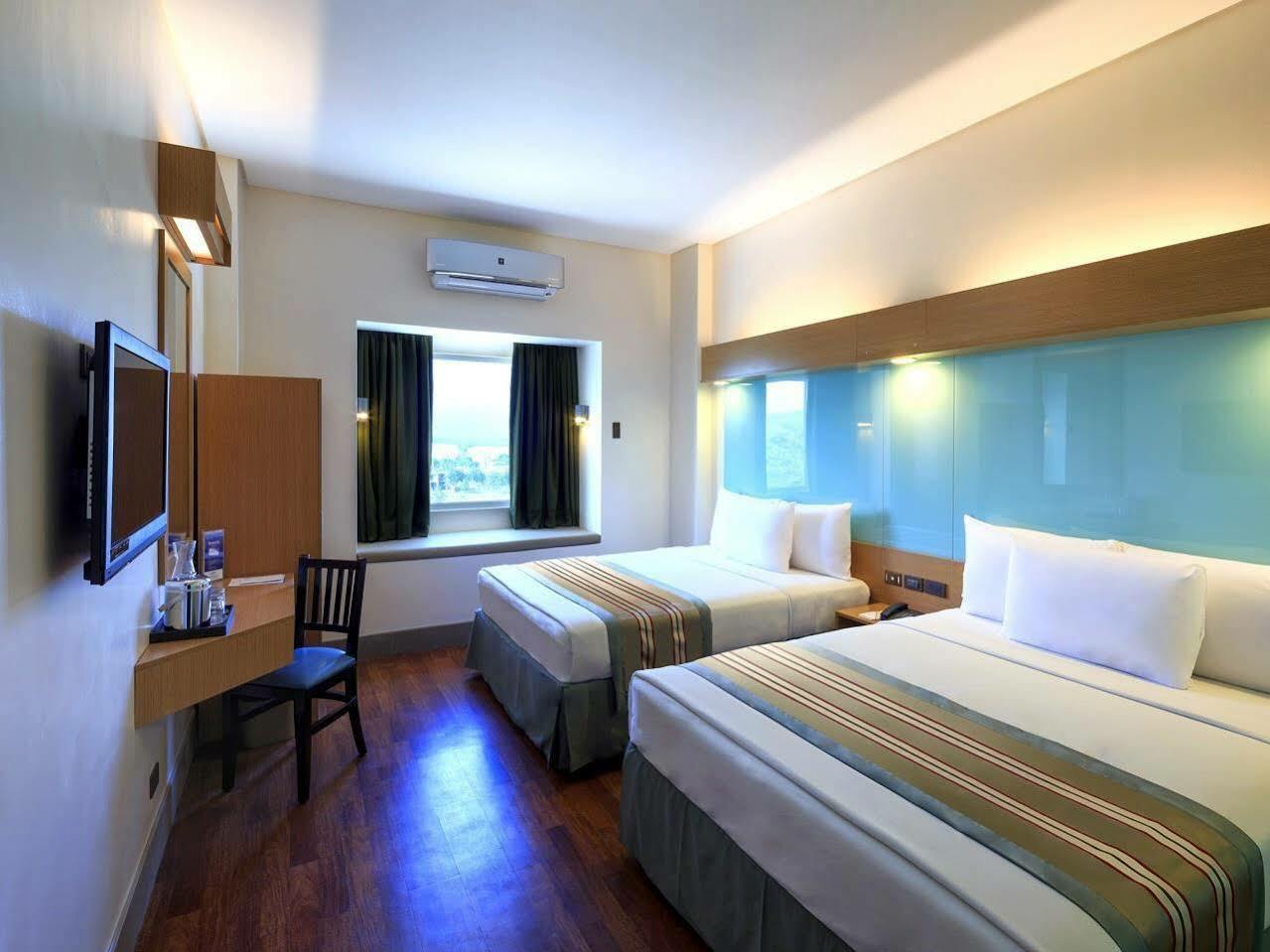 Microtel By Wyndham South Forbes Near Nuvali Santa Rosa  Eksteriør billede
