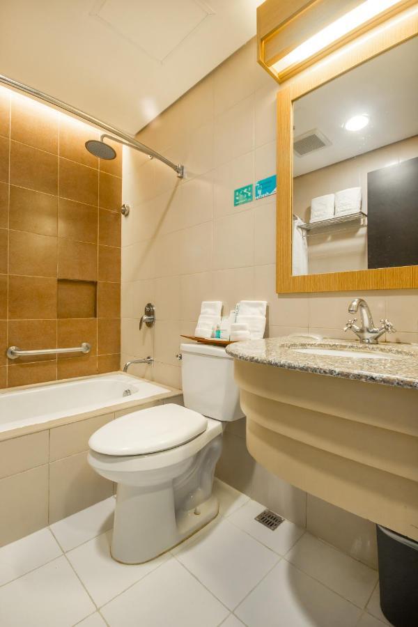 Microtel By Wyndham South Forbes Near Nuvali Santa Rosa  Eksteriør billede